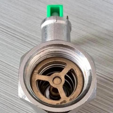 电热水器有个小阀门滴水
