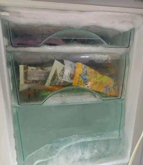 风冷冰箱起霜怎么回事啊