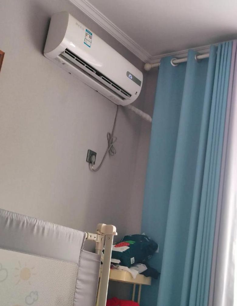 梦见开着空调的房间