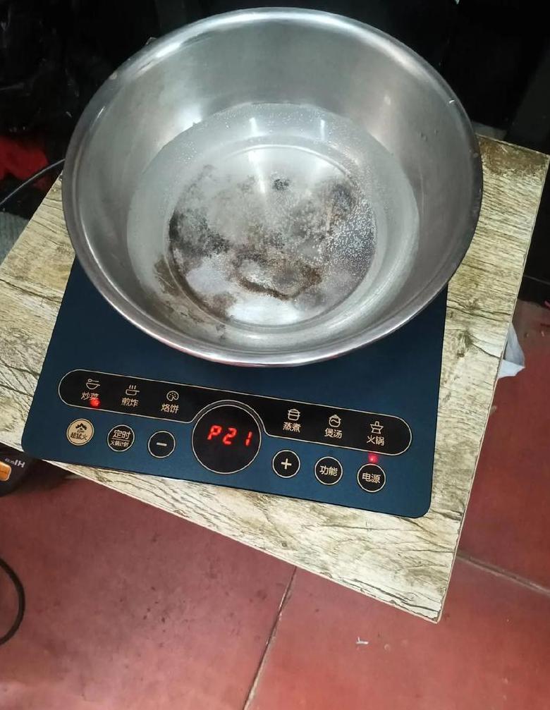 电磁炉指示灯全亮