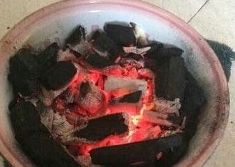 卫生间烧炭6个小时